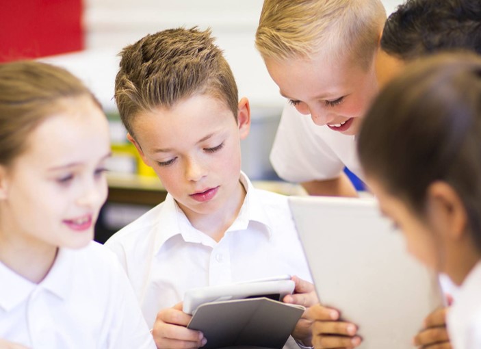 education students using ipad
