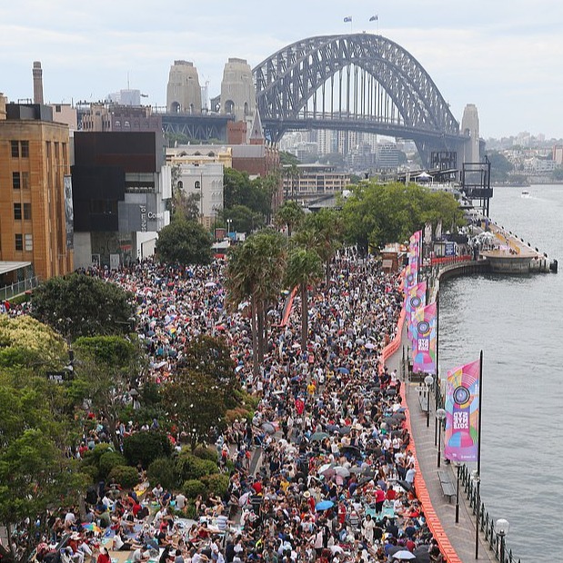 crowd control sydney harbour bridge square