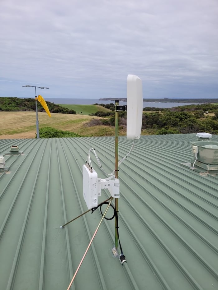 helicopter base cradlepoint and antenna on roof